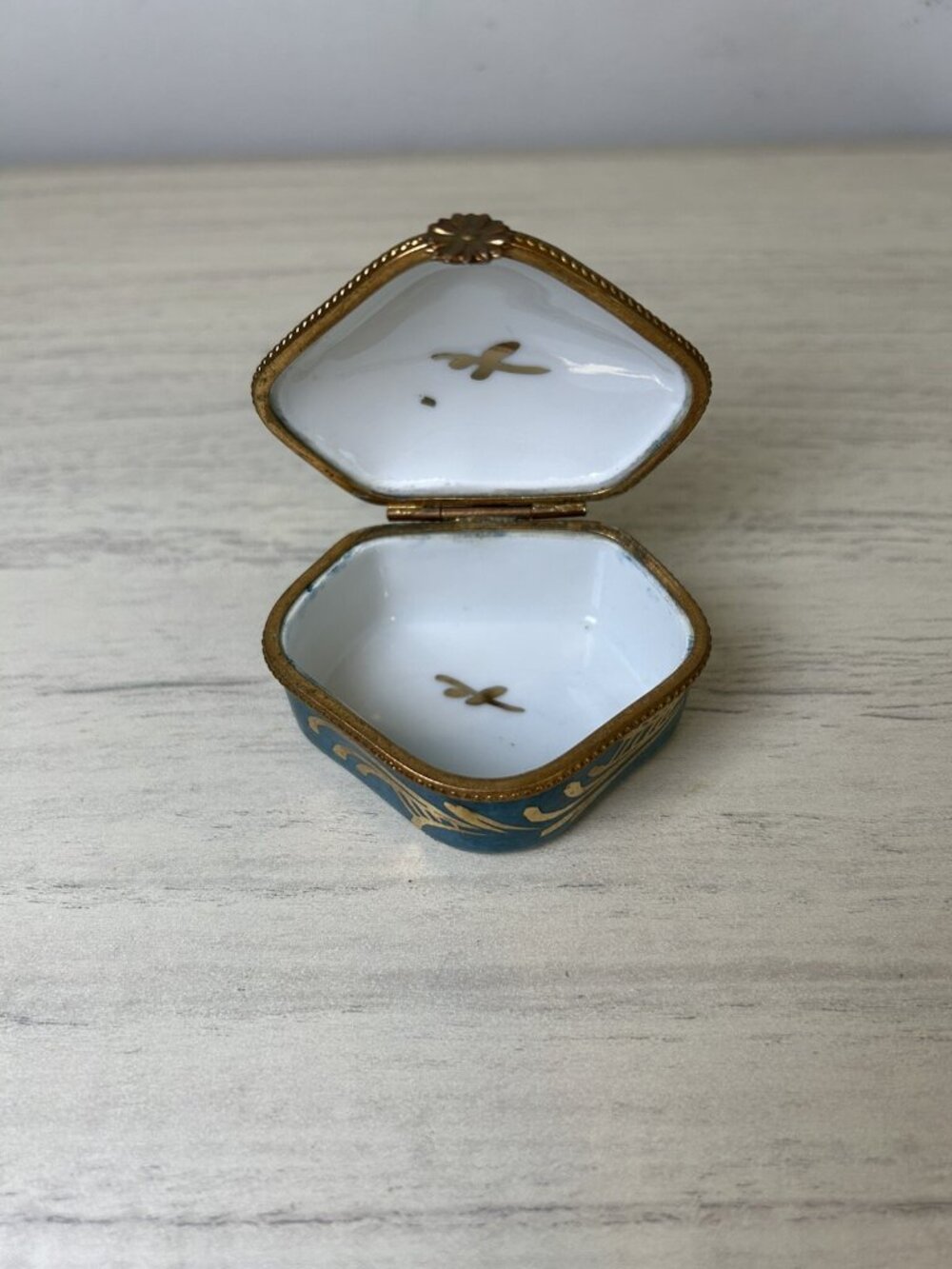 LIMOGES FRANCE BOX Vintage Blue Woman And Man Trinket Box Porcelain Serenade - Picture 6 of 12